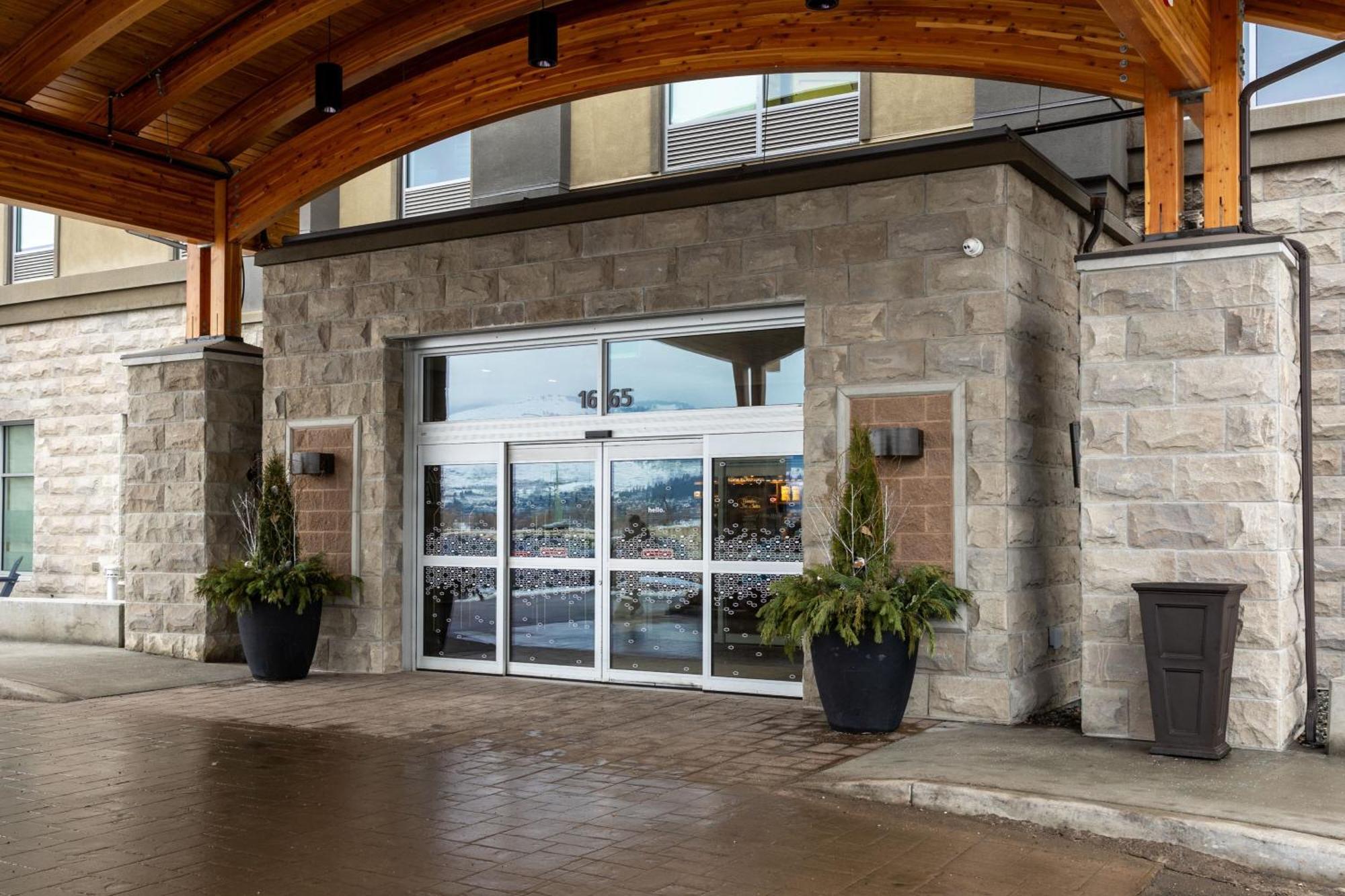 Four Points By Sheraton Kelowna Airport Екстер'єр фото