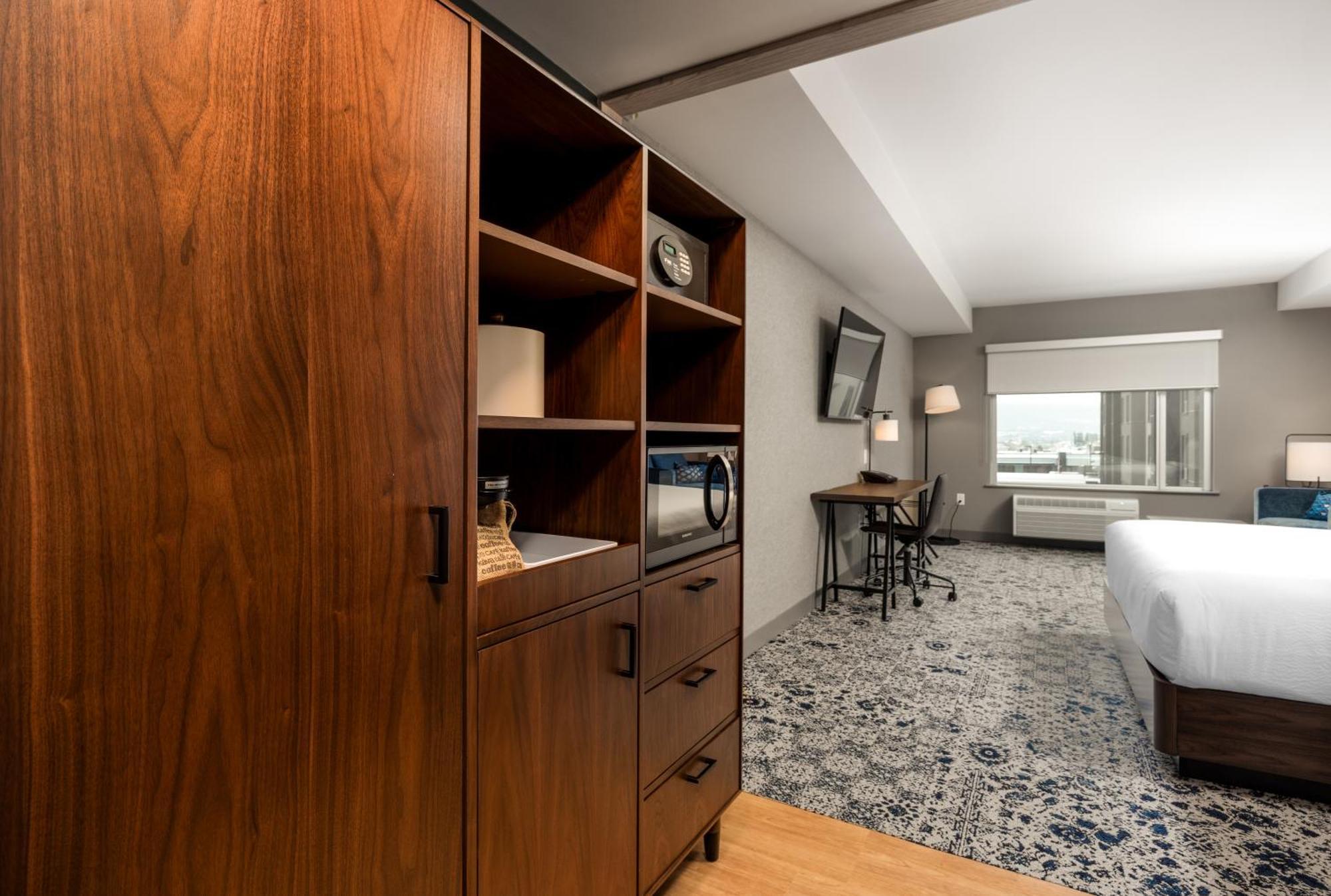 Four Points By Sheraton Kelowna Airport Екстер'єр фото