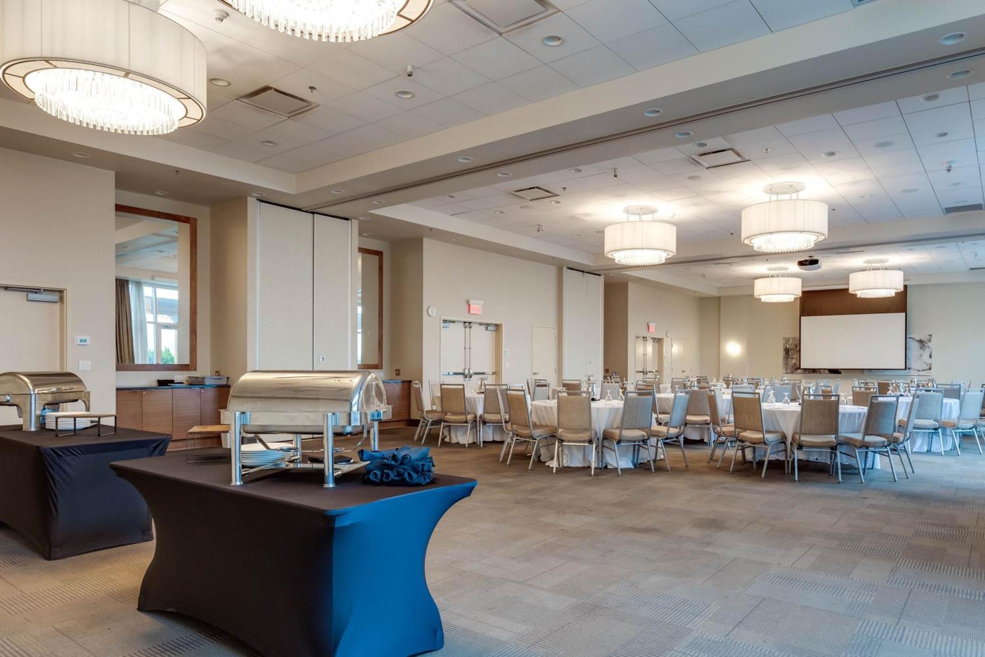 Four Points By Sheraton Kelowna Airport Екстер'єр фото