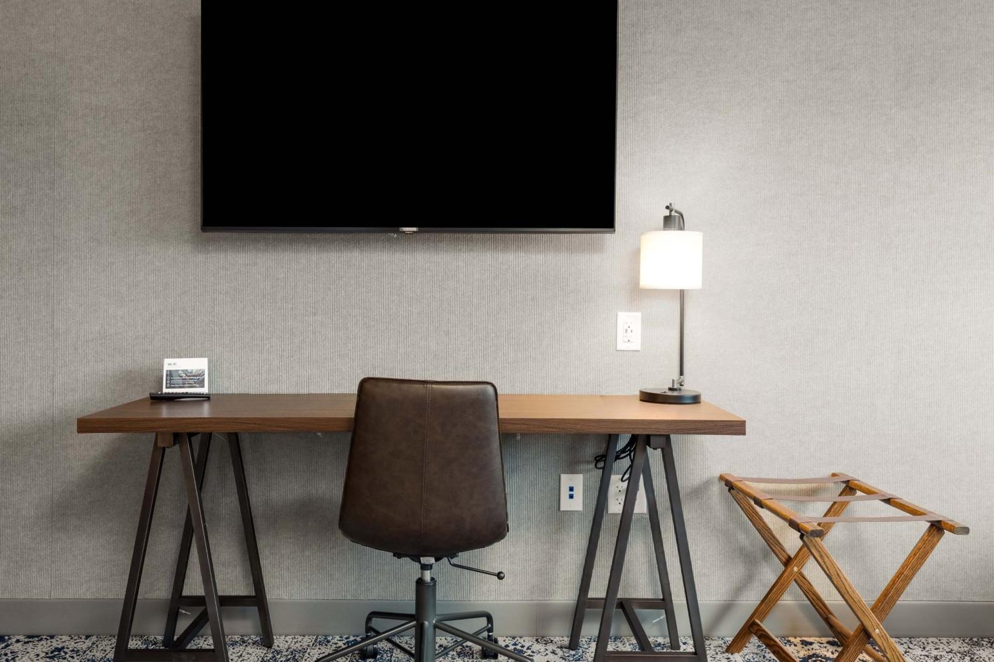 Four Points By Sheraton Kelowna Airport Екстер'єр фото