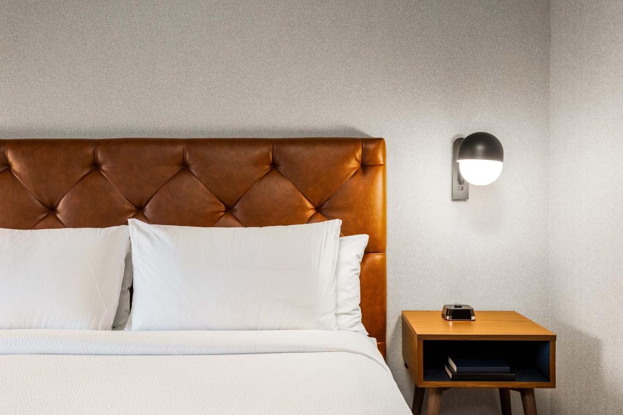 Four Points By Sheraton Kelowna Airport Екстер'єр фото