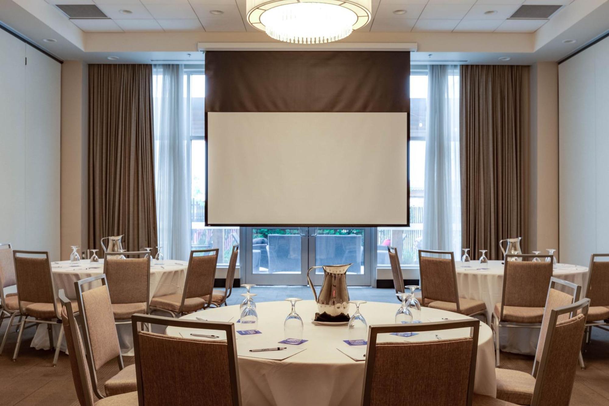 Four Points By Sheraton Kelowna Airport Екстер'єр фото