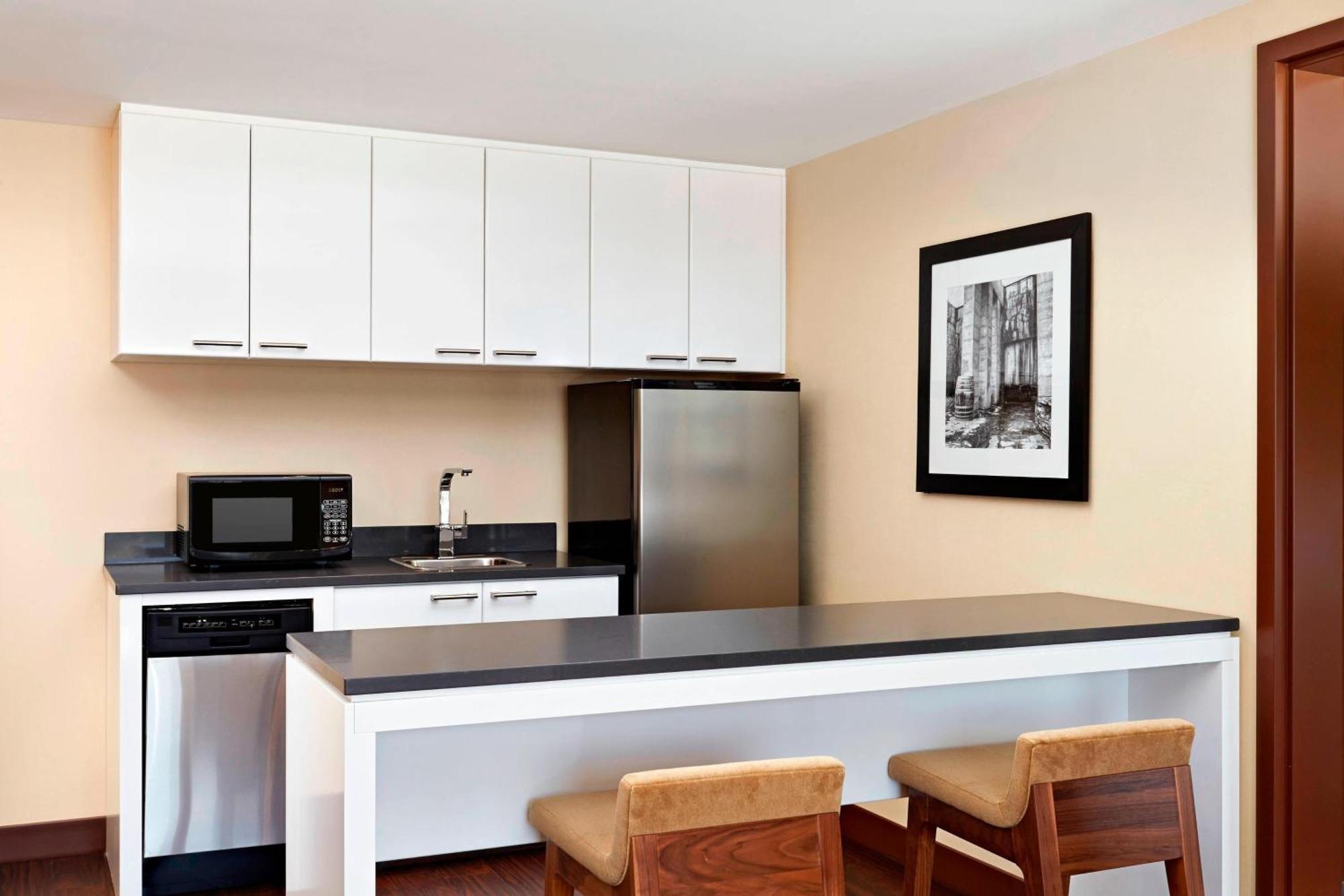 Four Points By Sheraton Kelowna Airport Екстер'єр фото