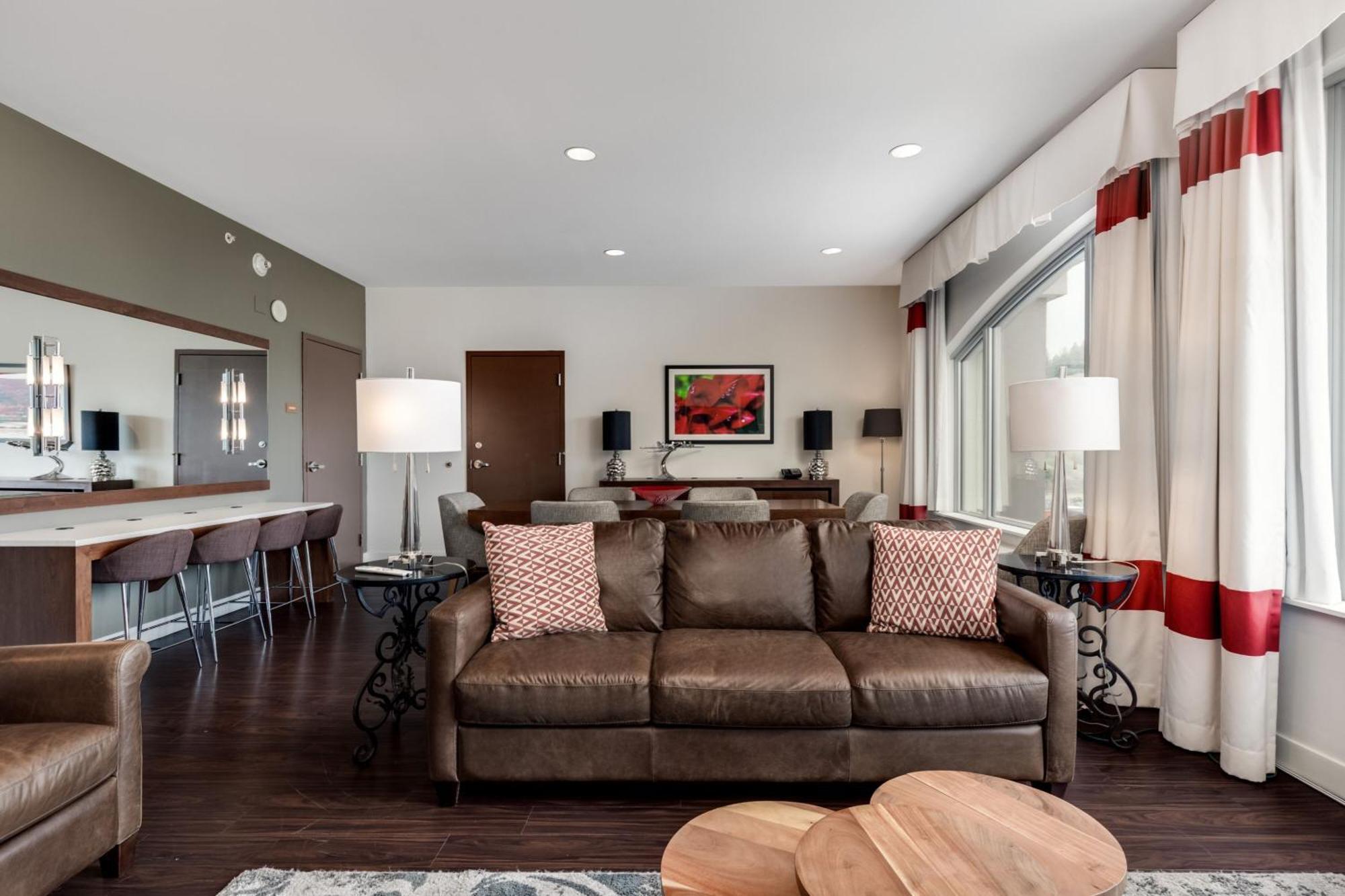 Four Points By Sheraton Kelowna Airport Екстер'єр фото