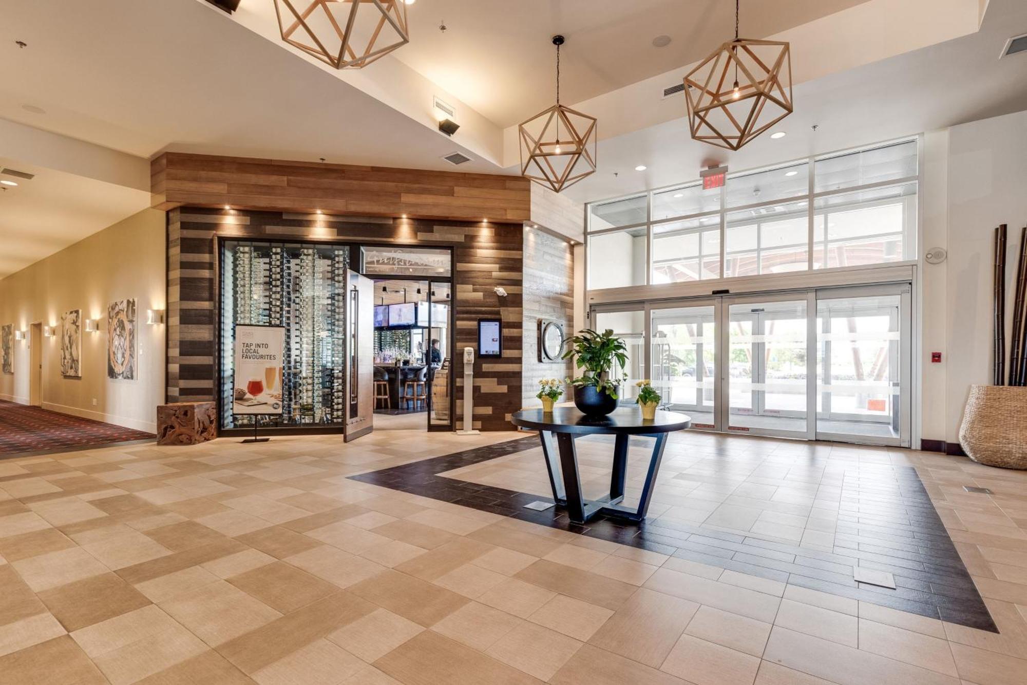 Four Points By Sheraton Kelowna Airport Екстер'єр фото